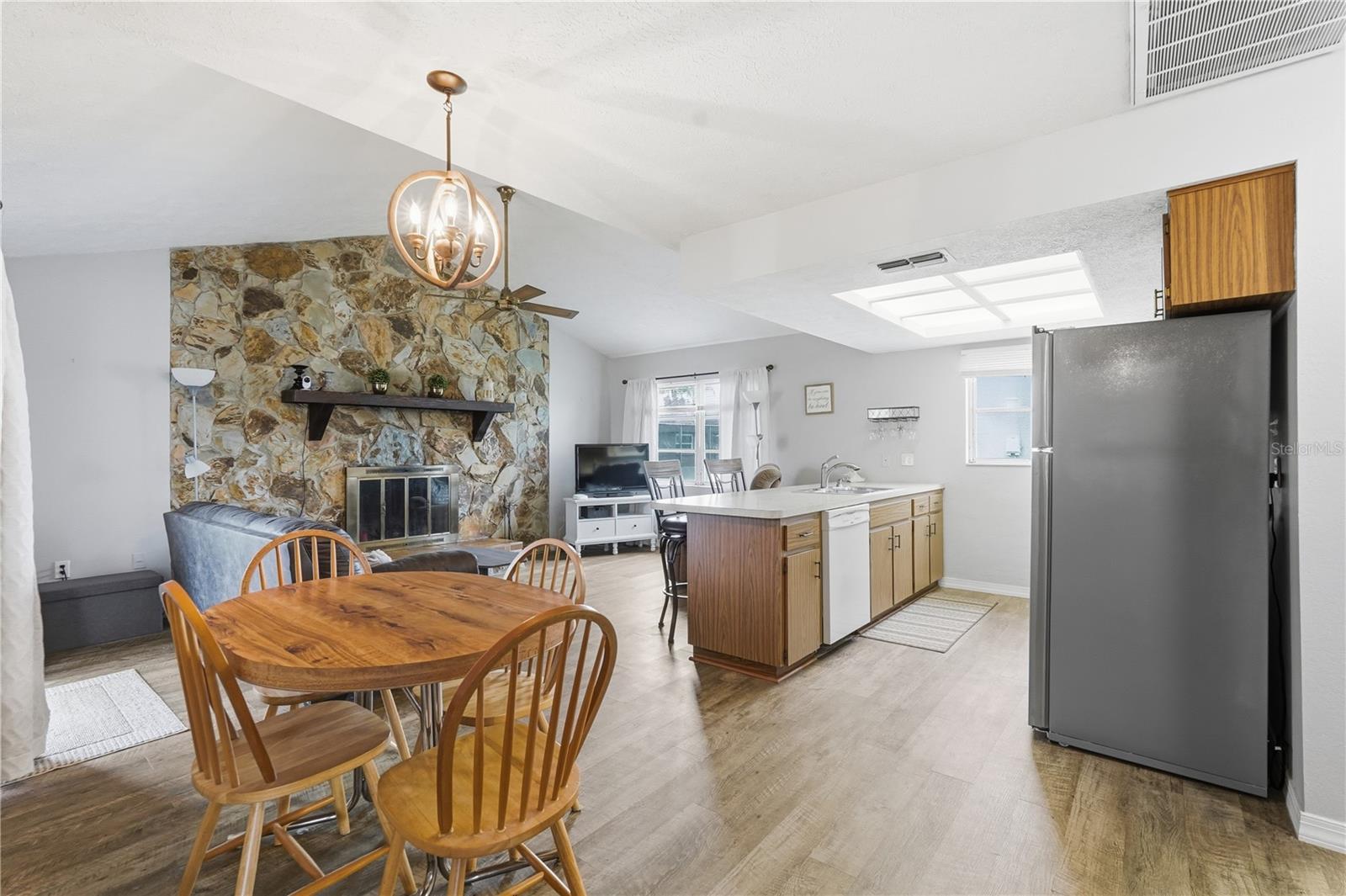 Image 18 of 39 For 7320 Cay Drive