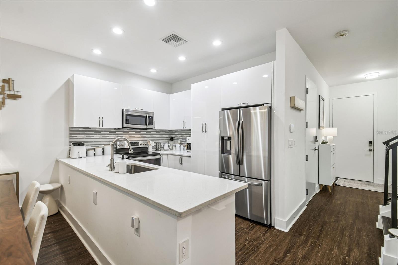 Listing photo id 9 for 8708 Palm Ranches Place