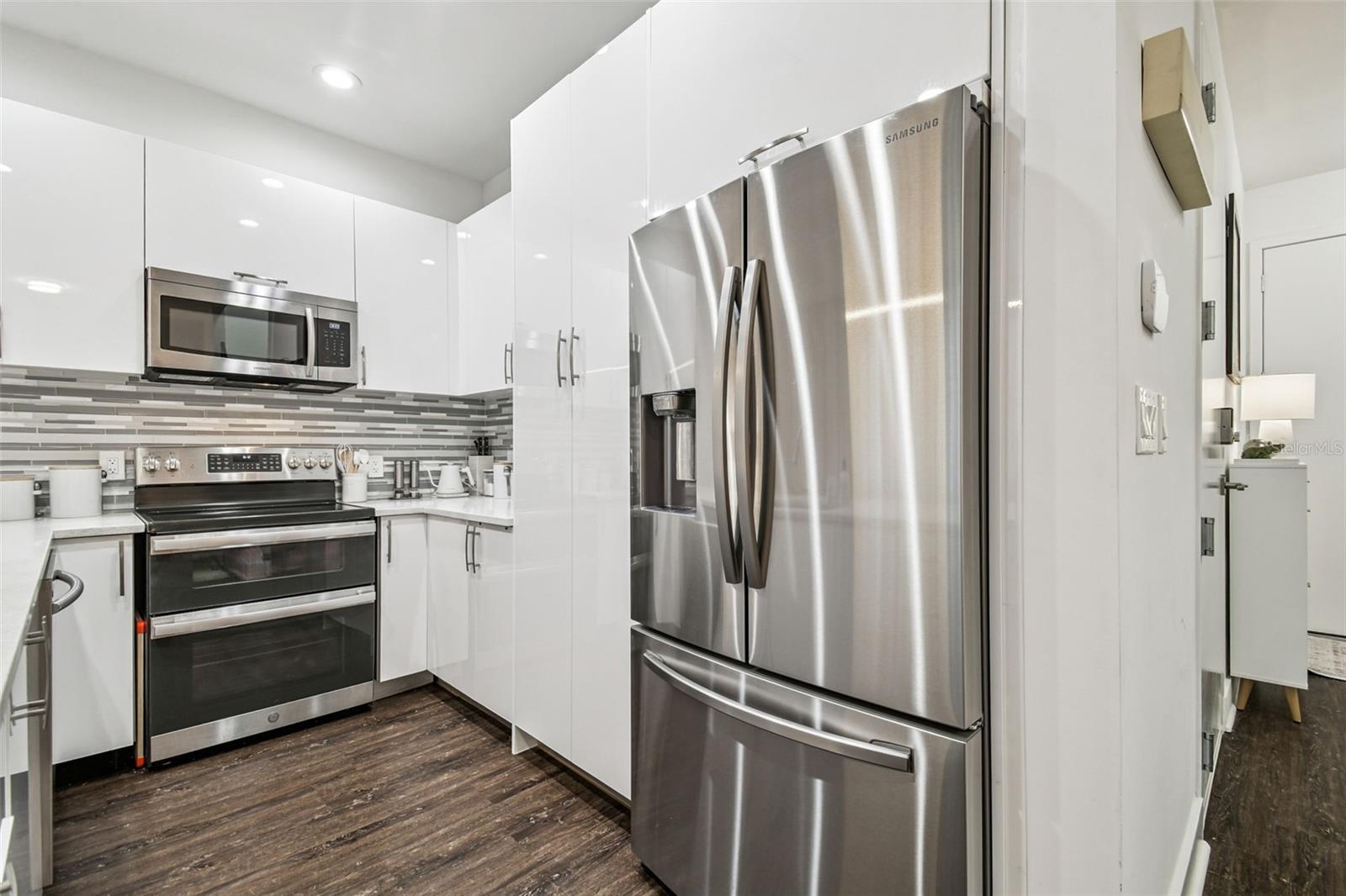 Listing photo id 10 for 8708 Palm Ranches Place