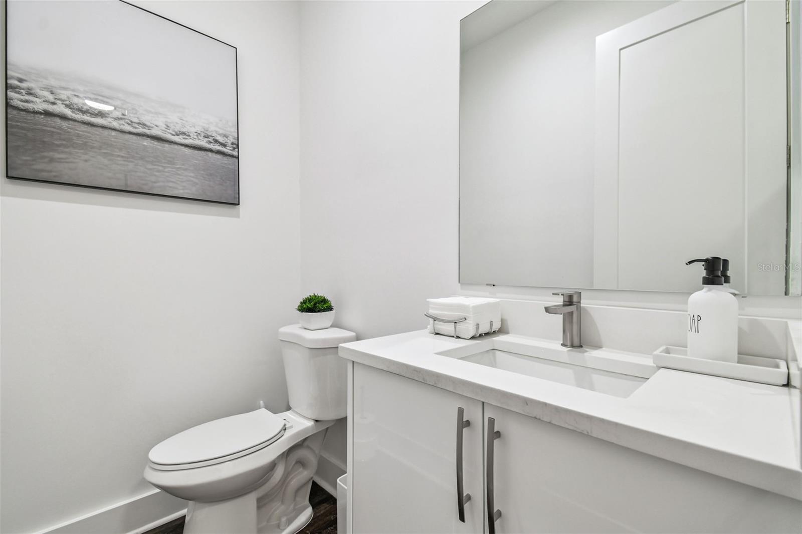 Listing photo id 14 for 8708 Palm Ranches Place