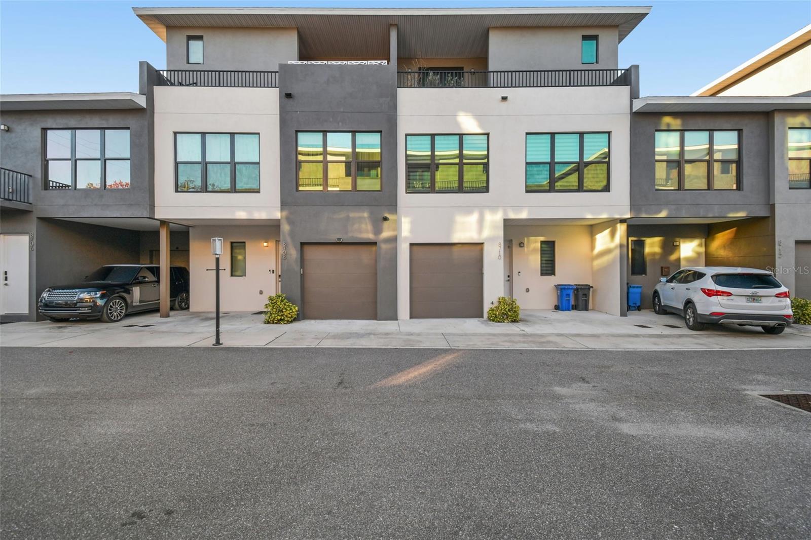 Listing photo id 0 for 8708 Palm Ranches Place