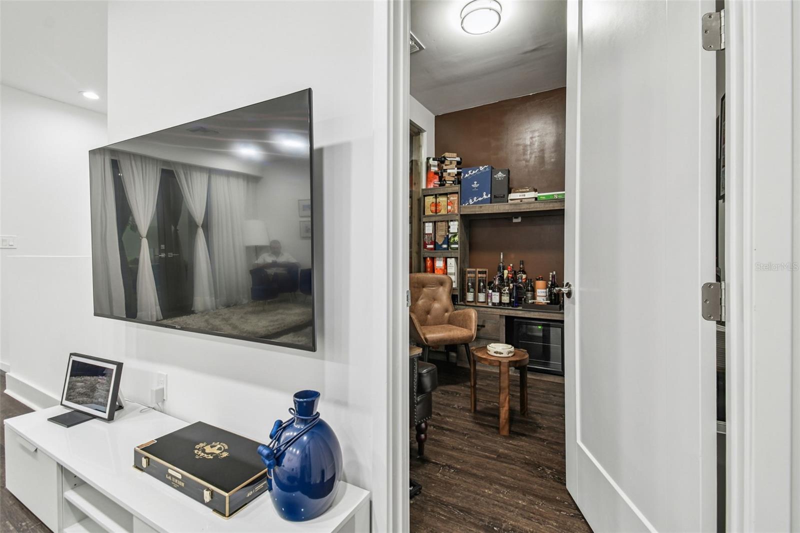 Listing photo id 36 for 8708 Palm Ranches Place