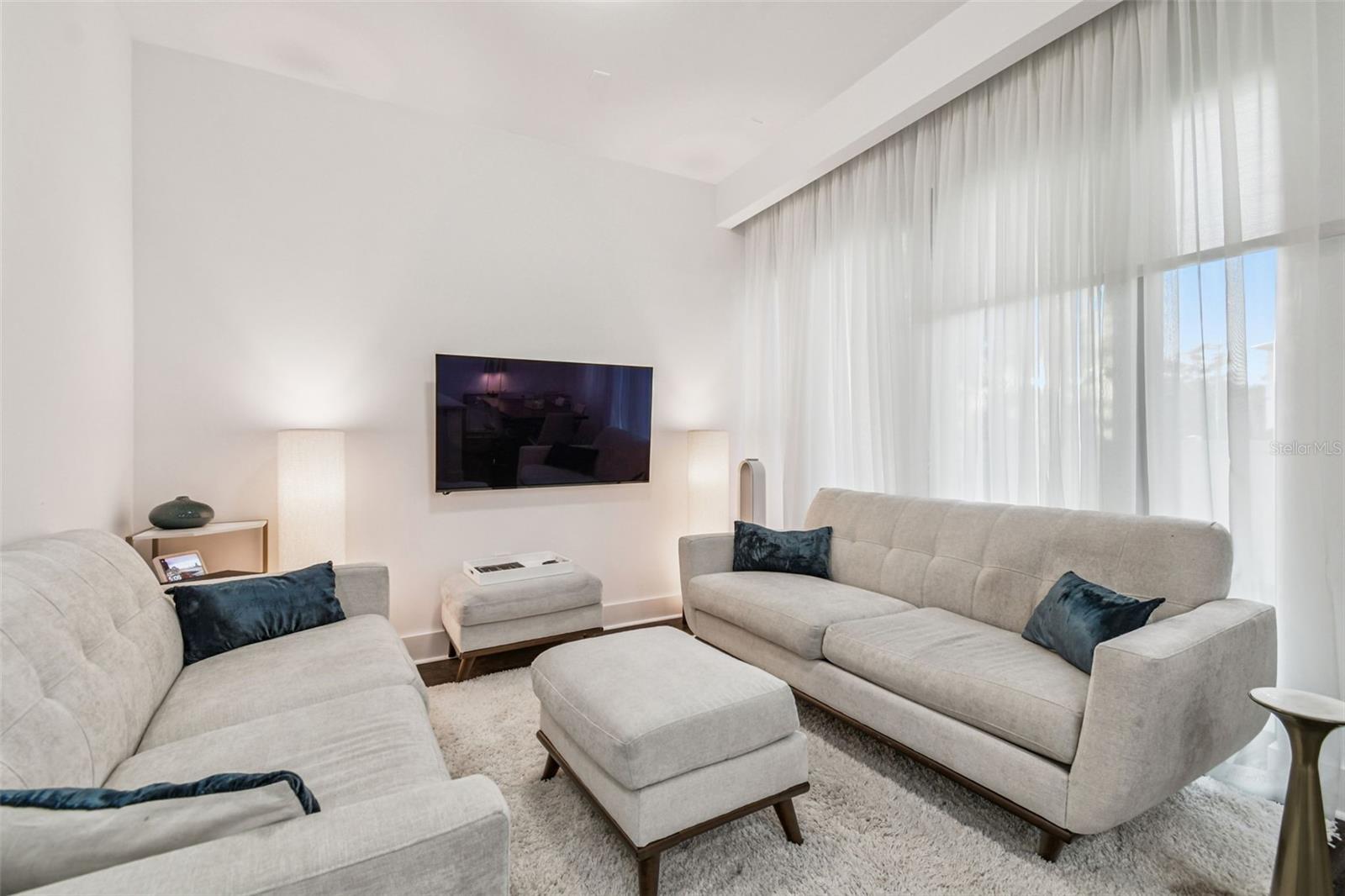 Listing photo id 3 for 8708 Palm Ranches Place