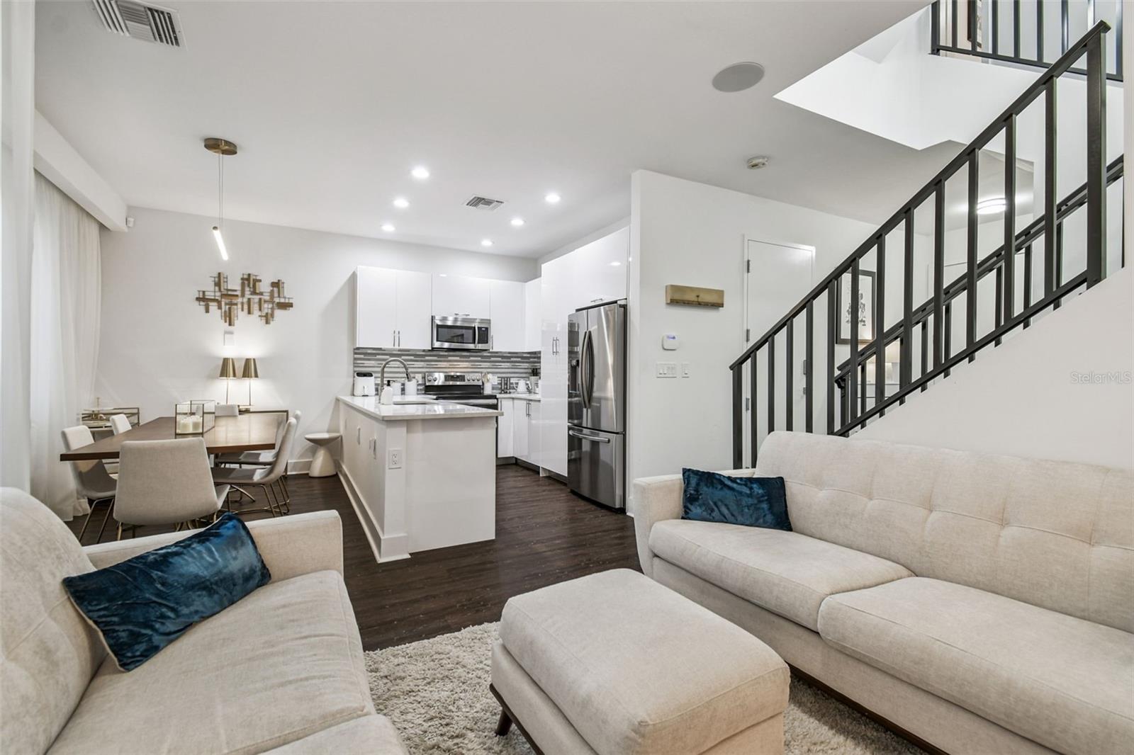 Listing photo id 6 for 8708 Palm Ranches Place