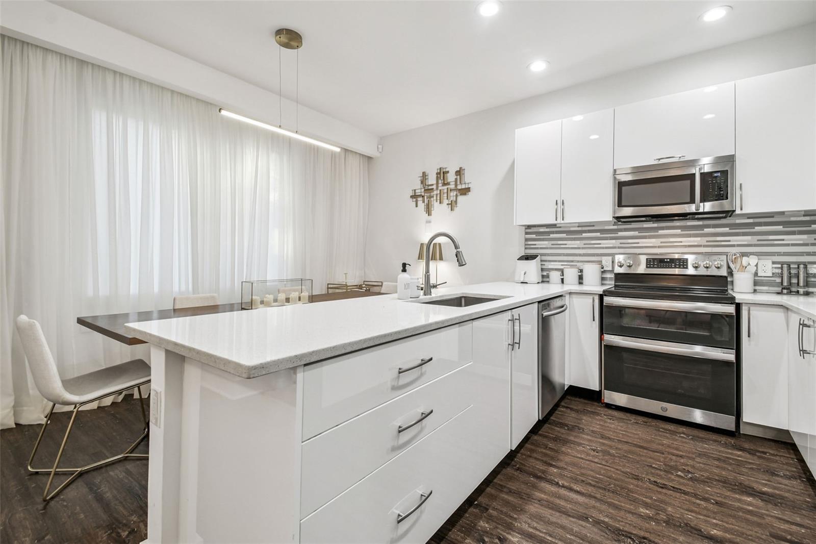 Listing photo id 7 for 8708 Palm Ranches Place