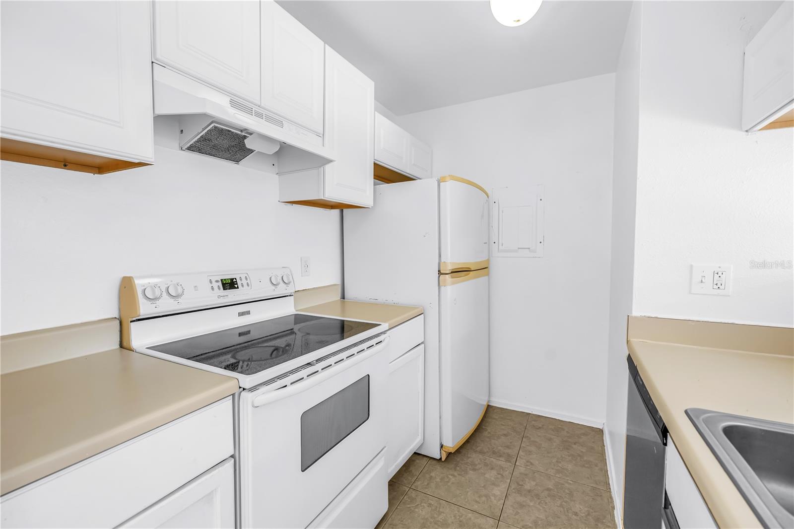 Image 11 of 46 For 1400 Gandy Boulevard N 902