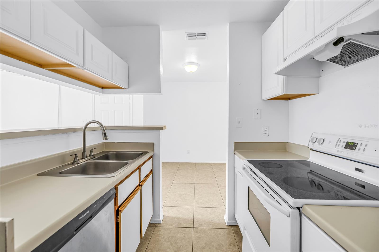 Image 12 of 46 For 1400 Gandy Boulevard N 902