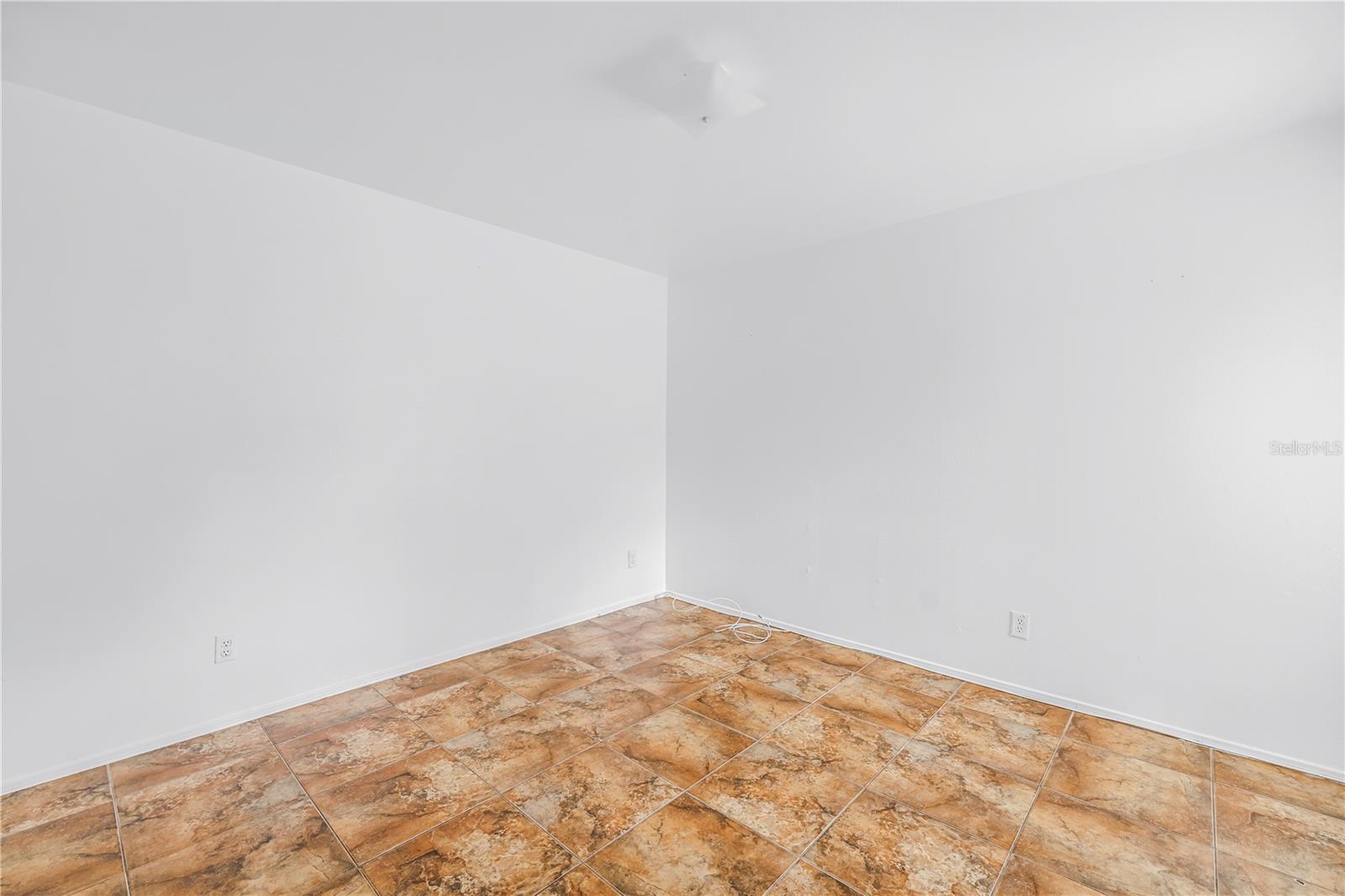 Image 15 of 46 For 1400 Gandy Boulevard N 902