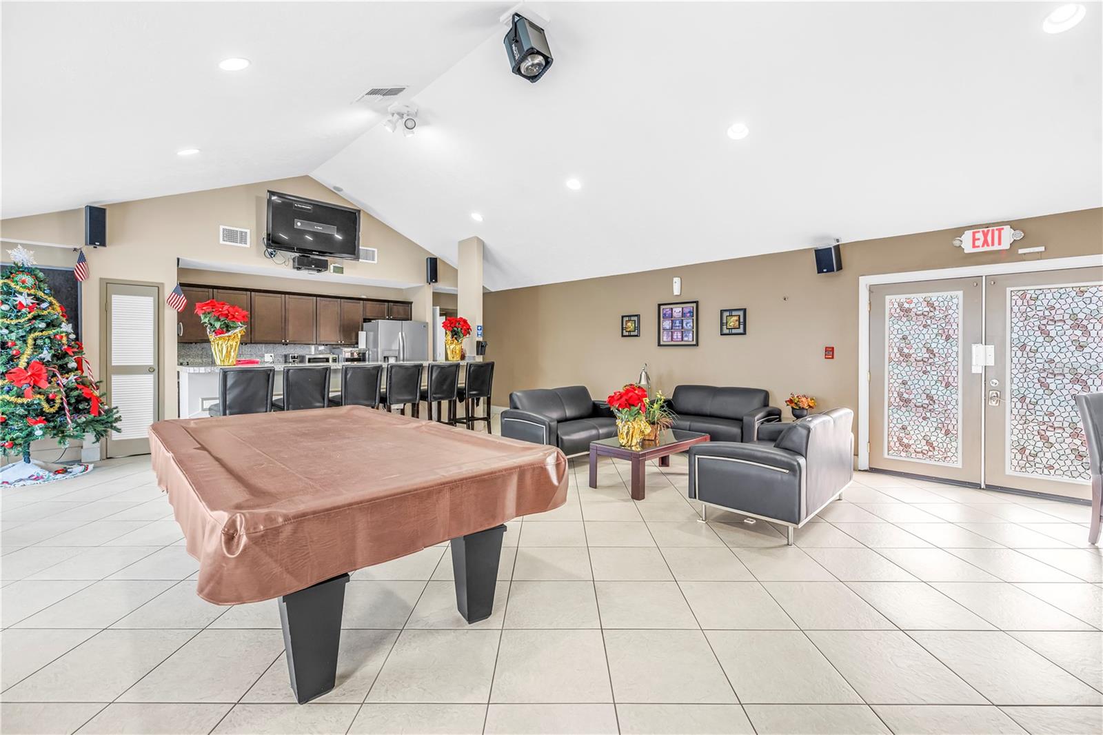 Image 35 of 46 For 1400 Gandy Boulevard N 902