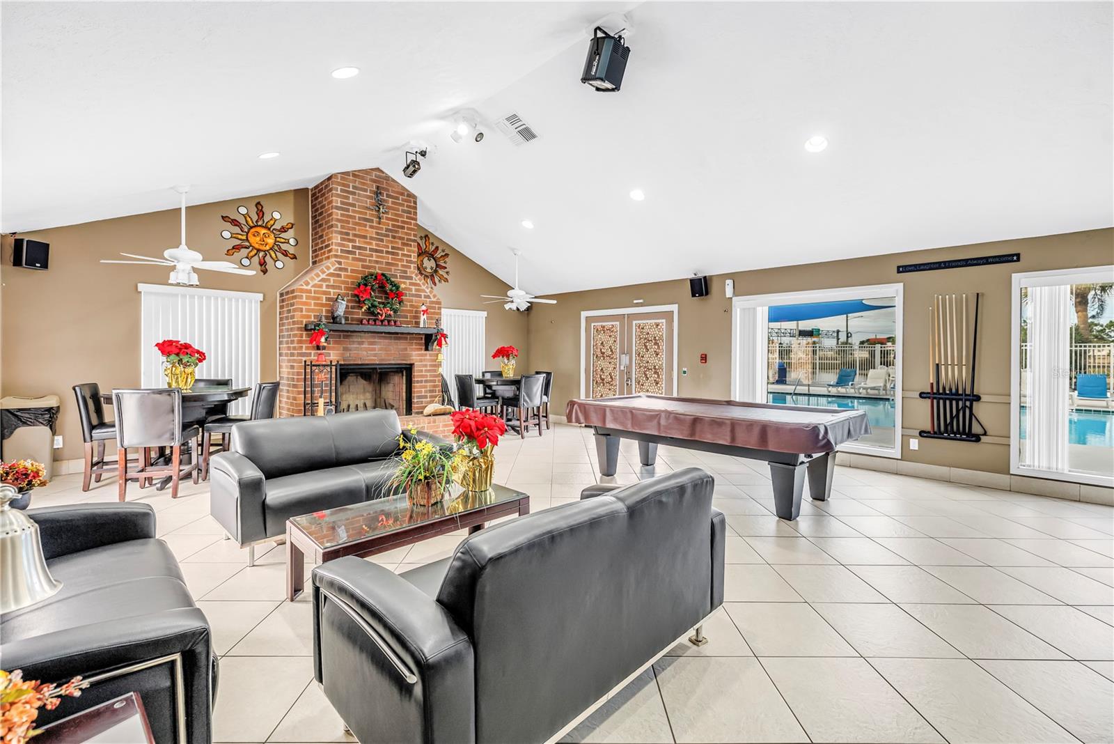 Image 37 of 46 For 1400 Gandy Boulevard N 902