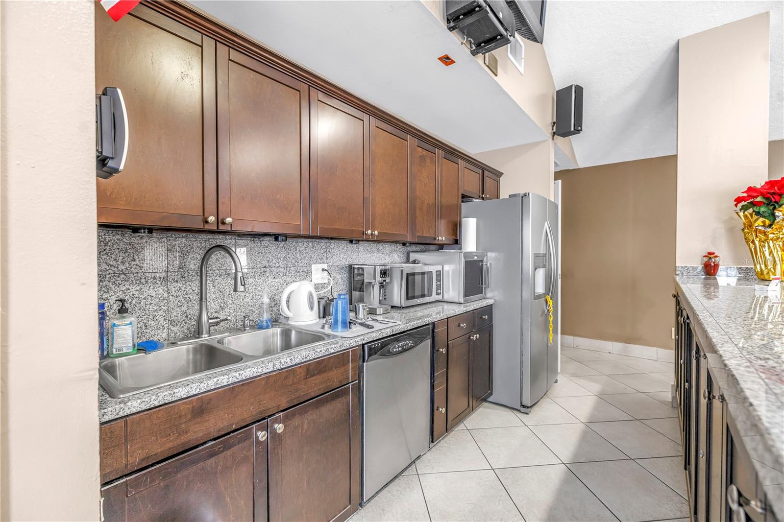 Image 39 of 46 For 1400 Gandy Boulevard N 902