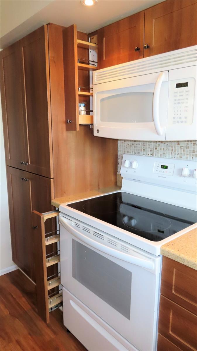 Image 14 of 39 For 2295 Americus Boulevard E 29