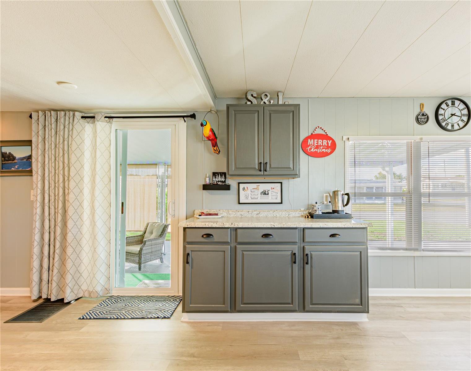 Image 11 of 40 For 37218 Sandra Avenue