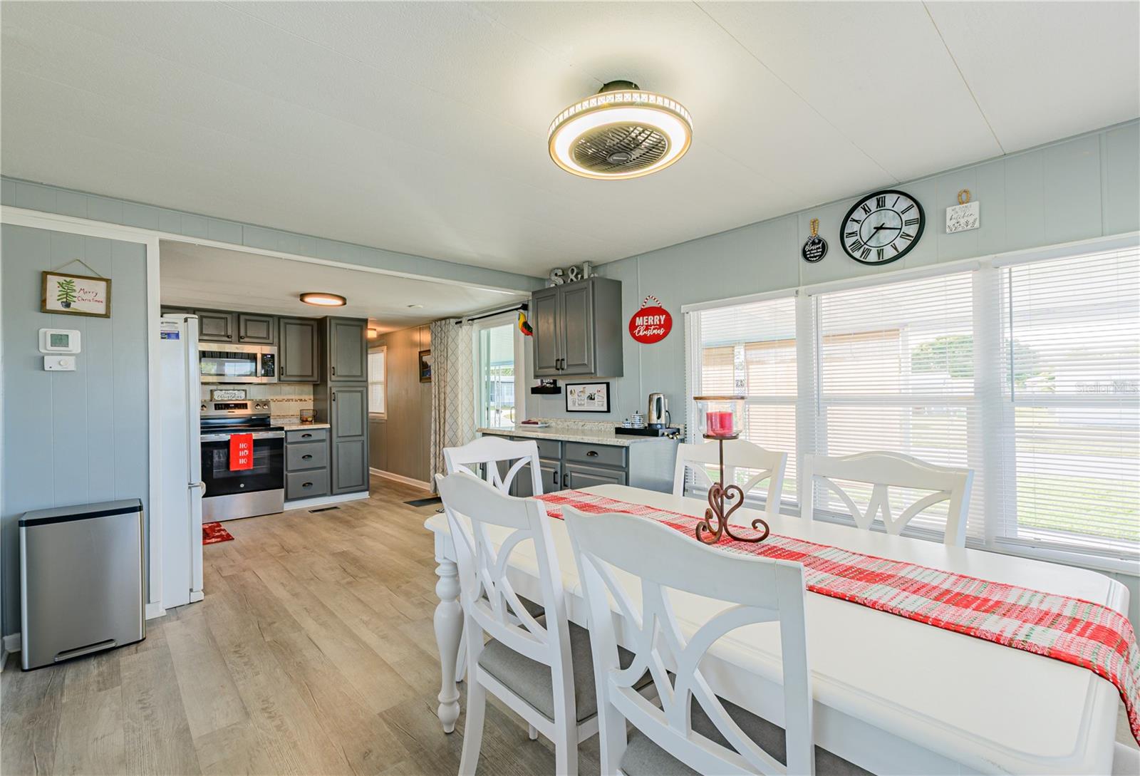 Image 13 of 40 For 37218 Sandra Avenue