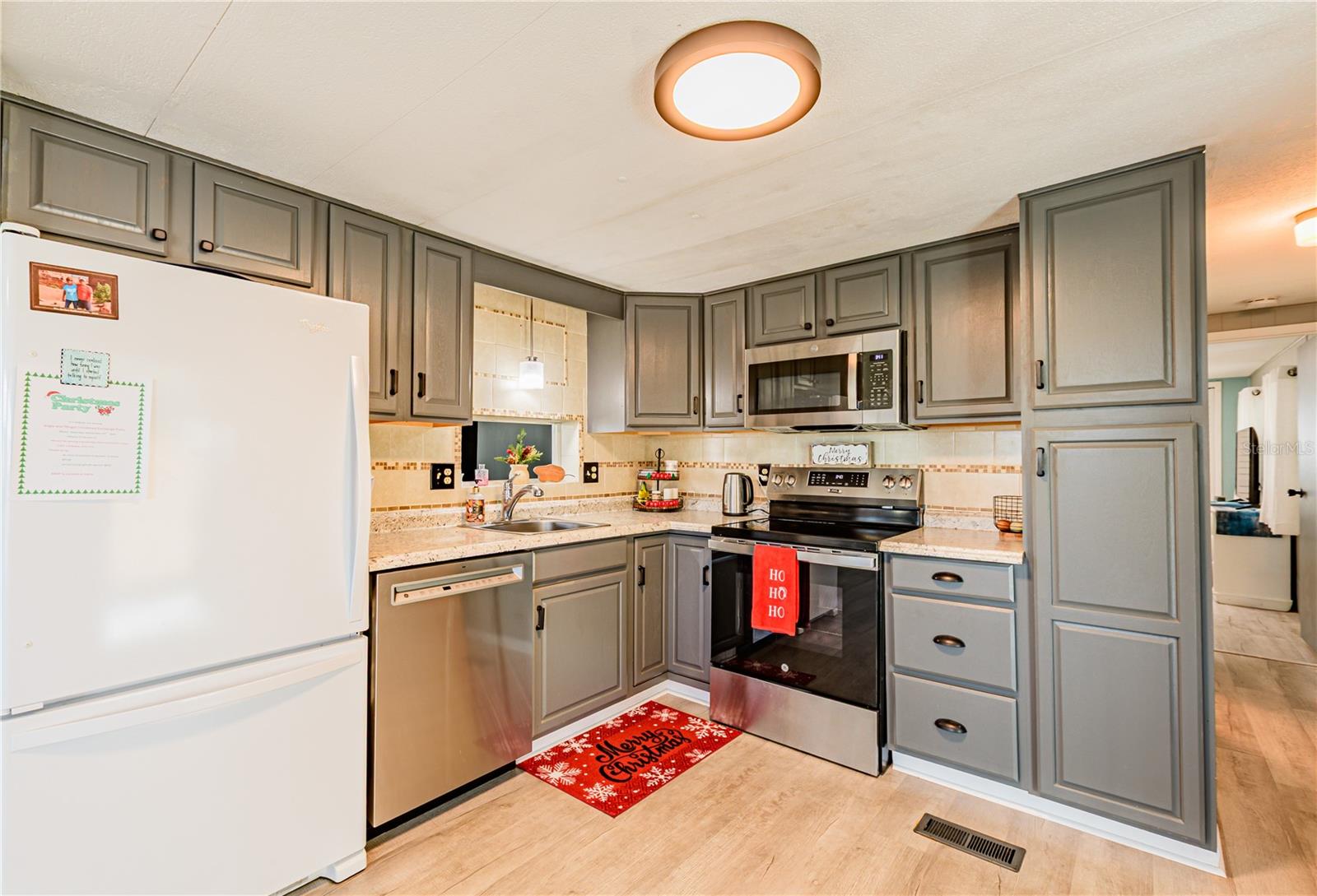 Image 9 of 40 For 37218 Sandra Avenue