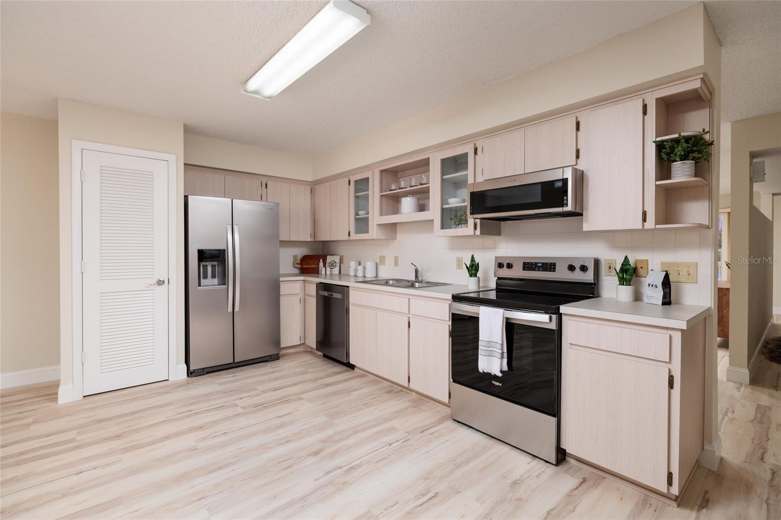 Image 11 of 61 For 2220 Spanish Drive 36