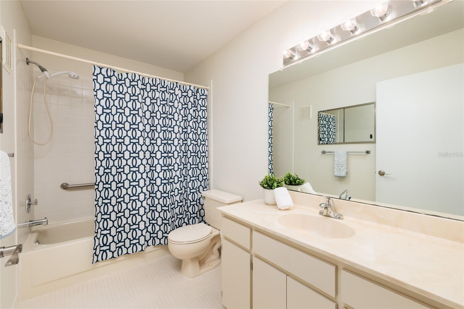 Image 19 of 61 For 2220 Spanish Drive 36