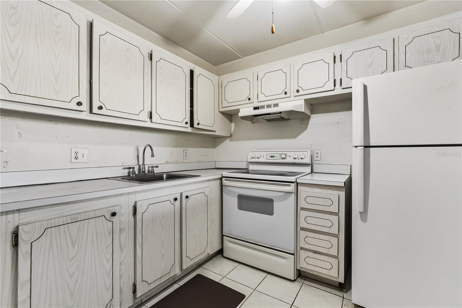 Image 4 of 17 For 400 Village Green Circle W 205