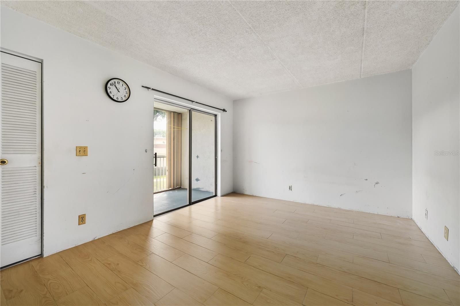 Image 5 of 17 For 400 Village Green Circle W 205