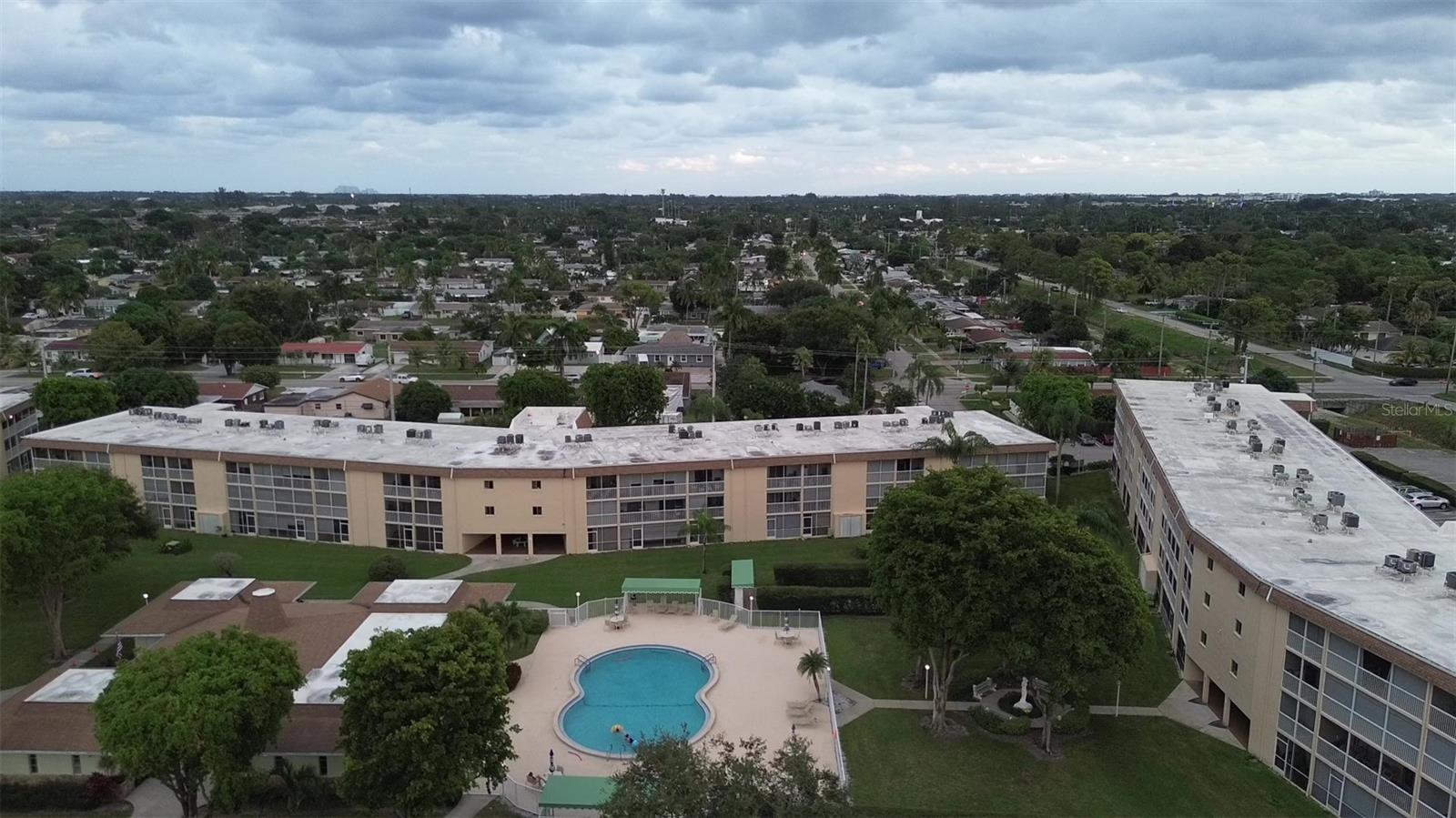 Image 8 of 17 For 400 Village Green Circle W 205