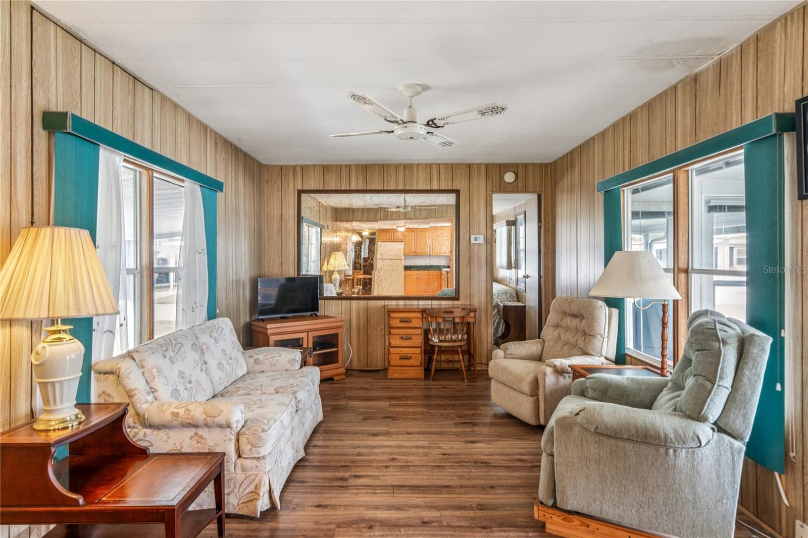 Listing photo id 9 for 38536 Remora Avenue