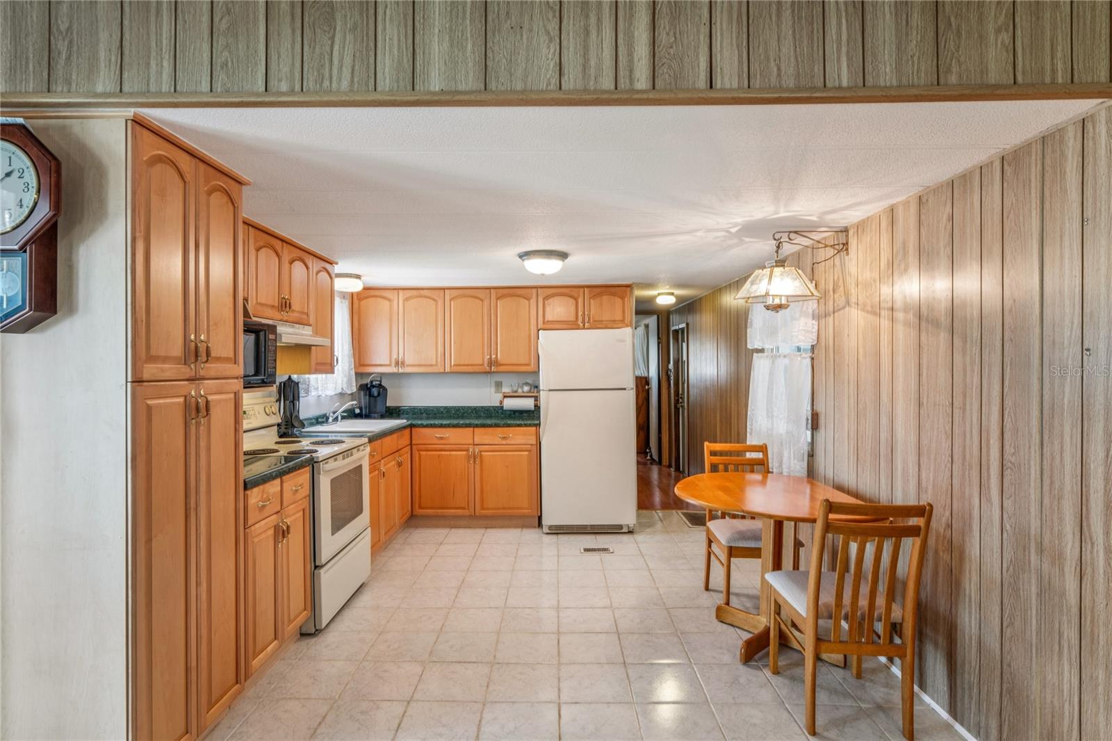 Listing photo id 11 for 38536 Remora Avenue