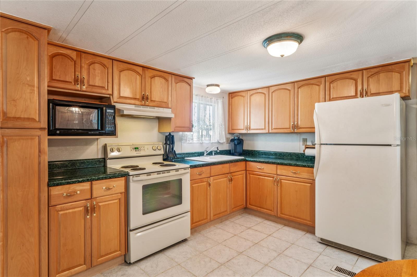 Listing photo id 12 for 38536 Remora Avenue