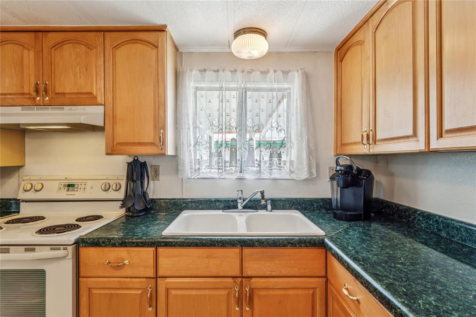 Listing photo id 13 for 38536 Remora Avenue