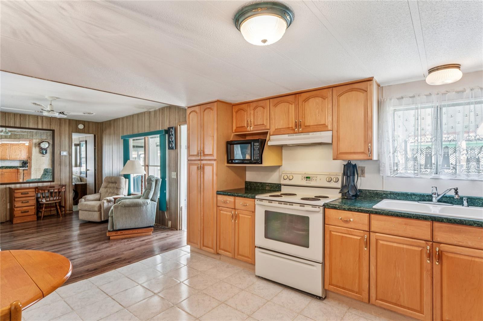 Listing photo id 14 for 38536 Remora Avenue