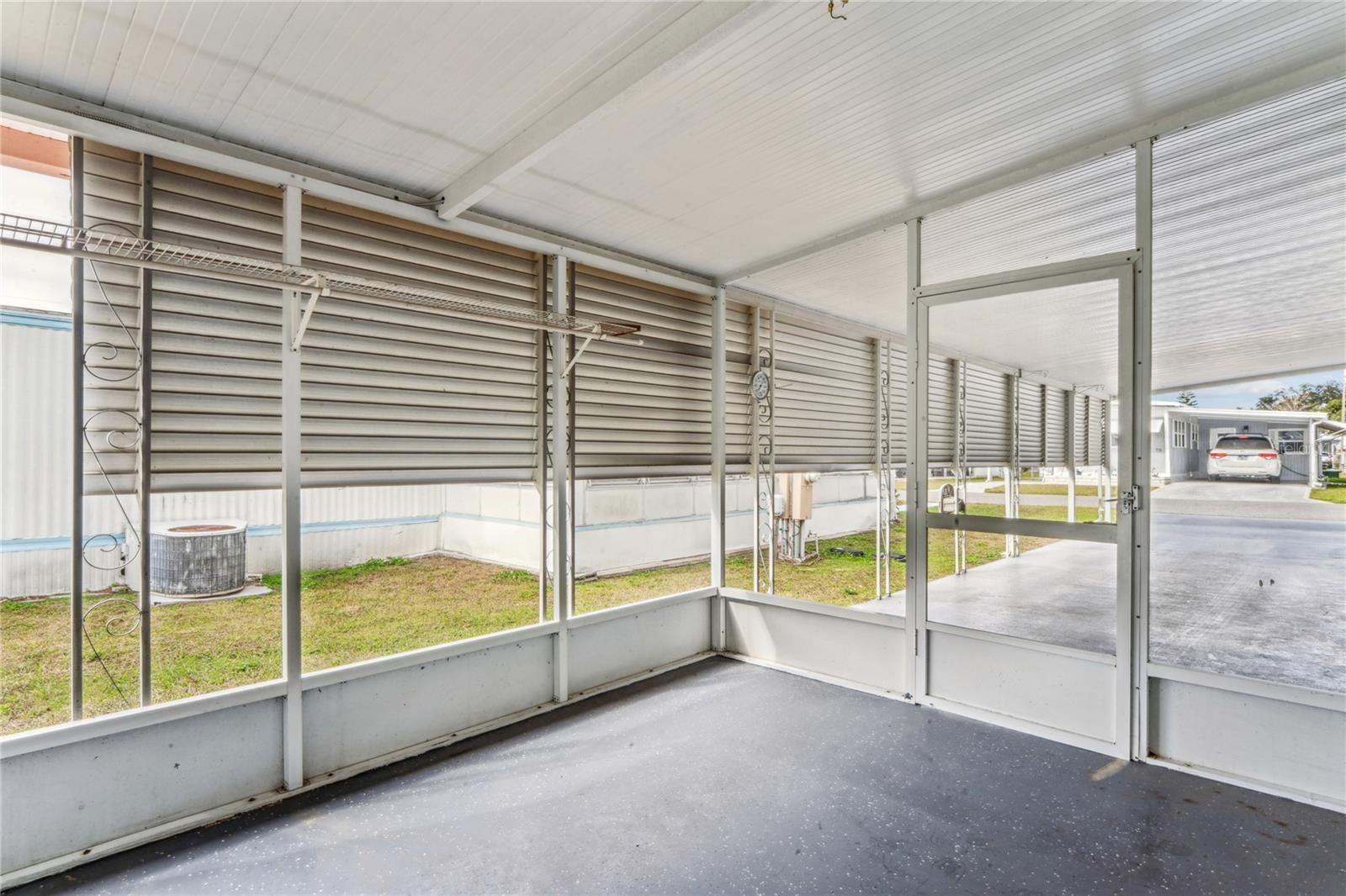 Listing photo id 28 for 38536 Remora Avenue