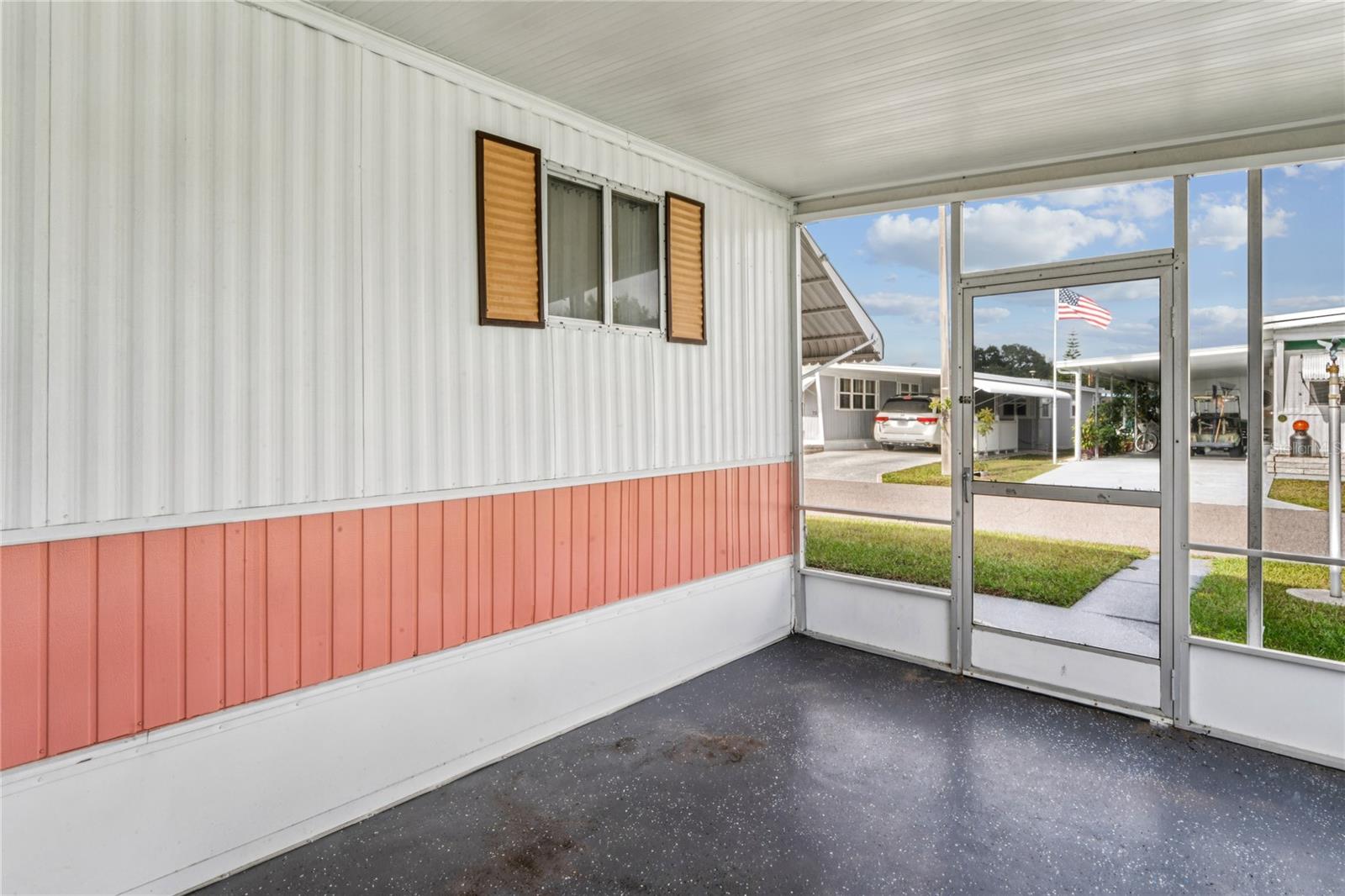 Listing photo id 31 for 38536 Remora Avenue