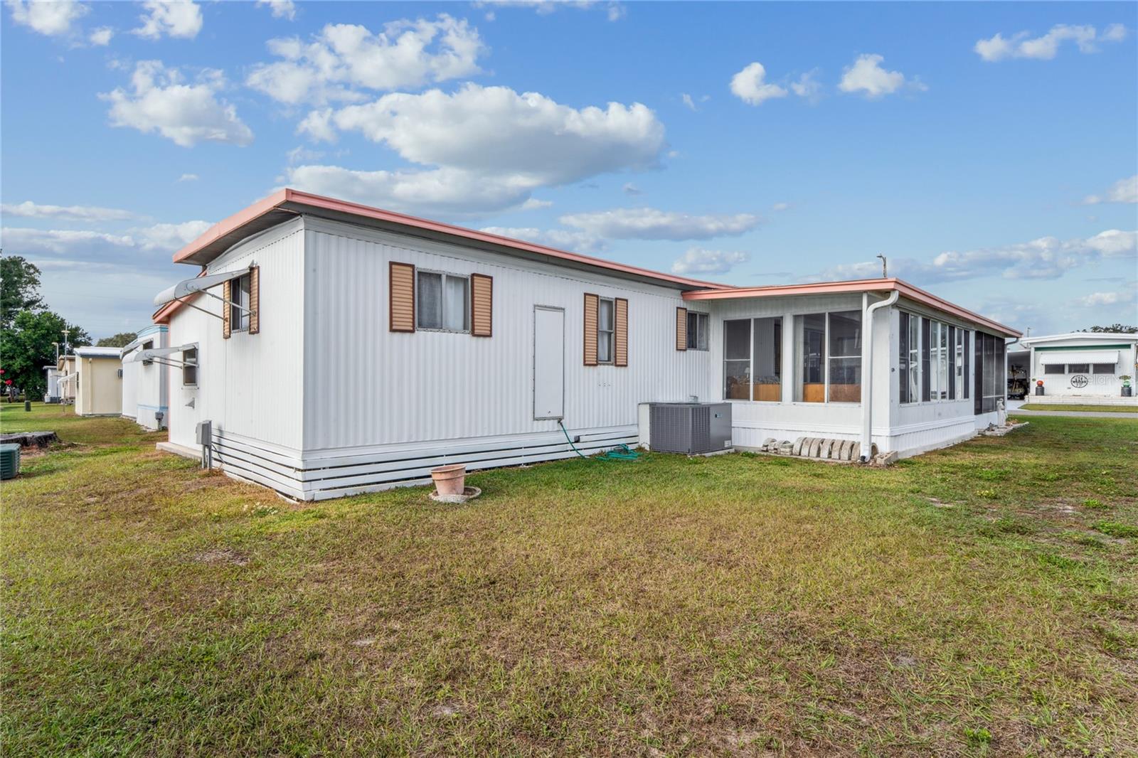 Listing photo id 32 for 38536 Remora Avenue