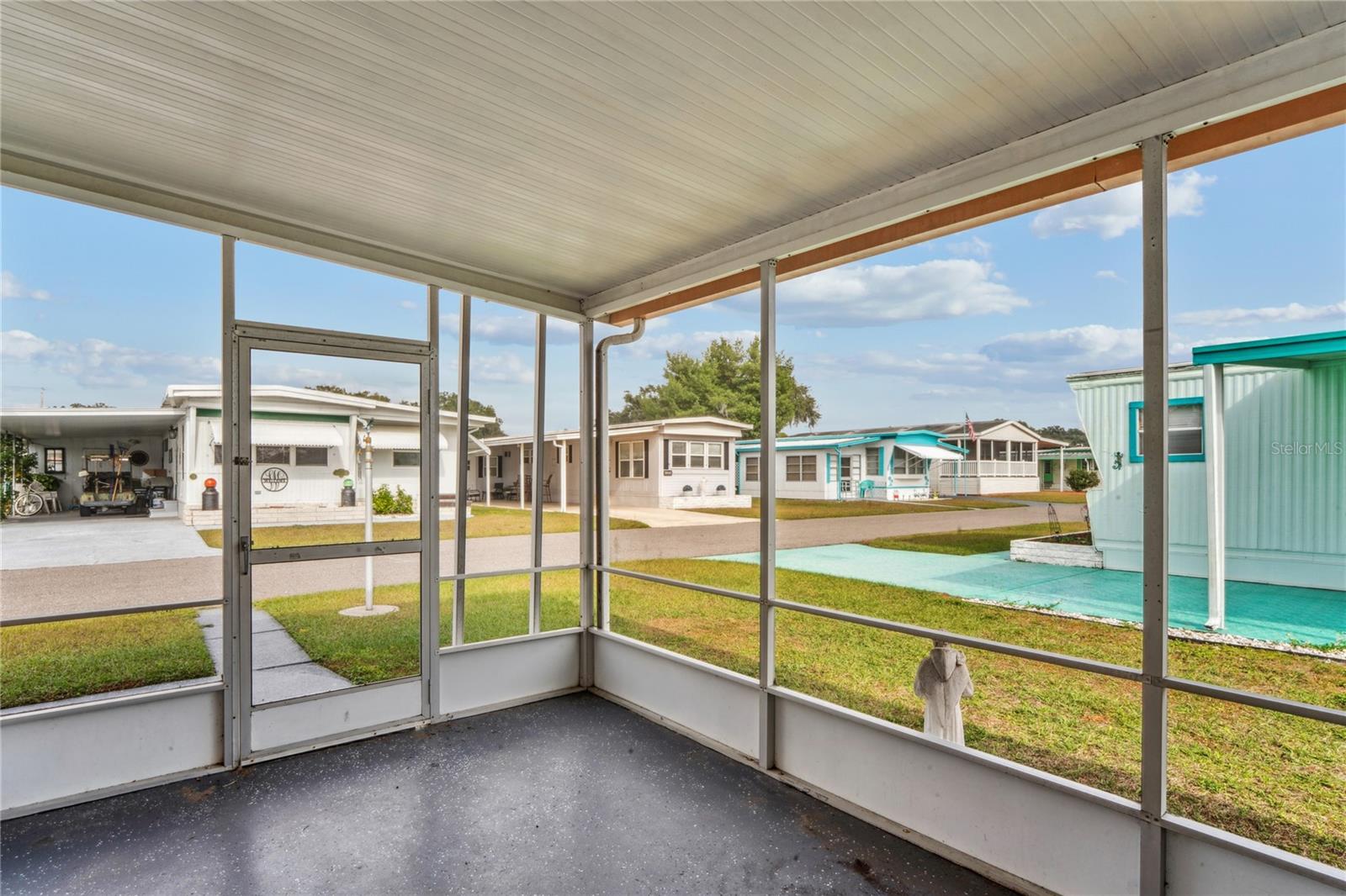 Listing photo id 2 for 38536 Remora Avenue