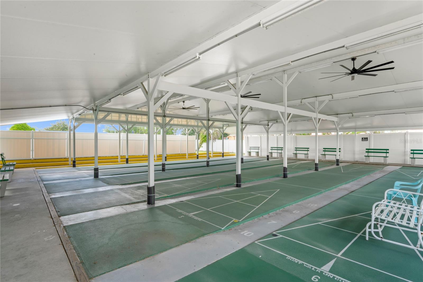 Listing photo id 40 for 38536 Remora Avenue