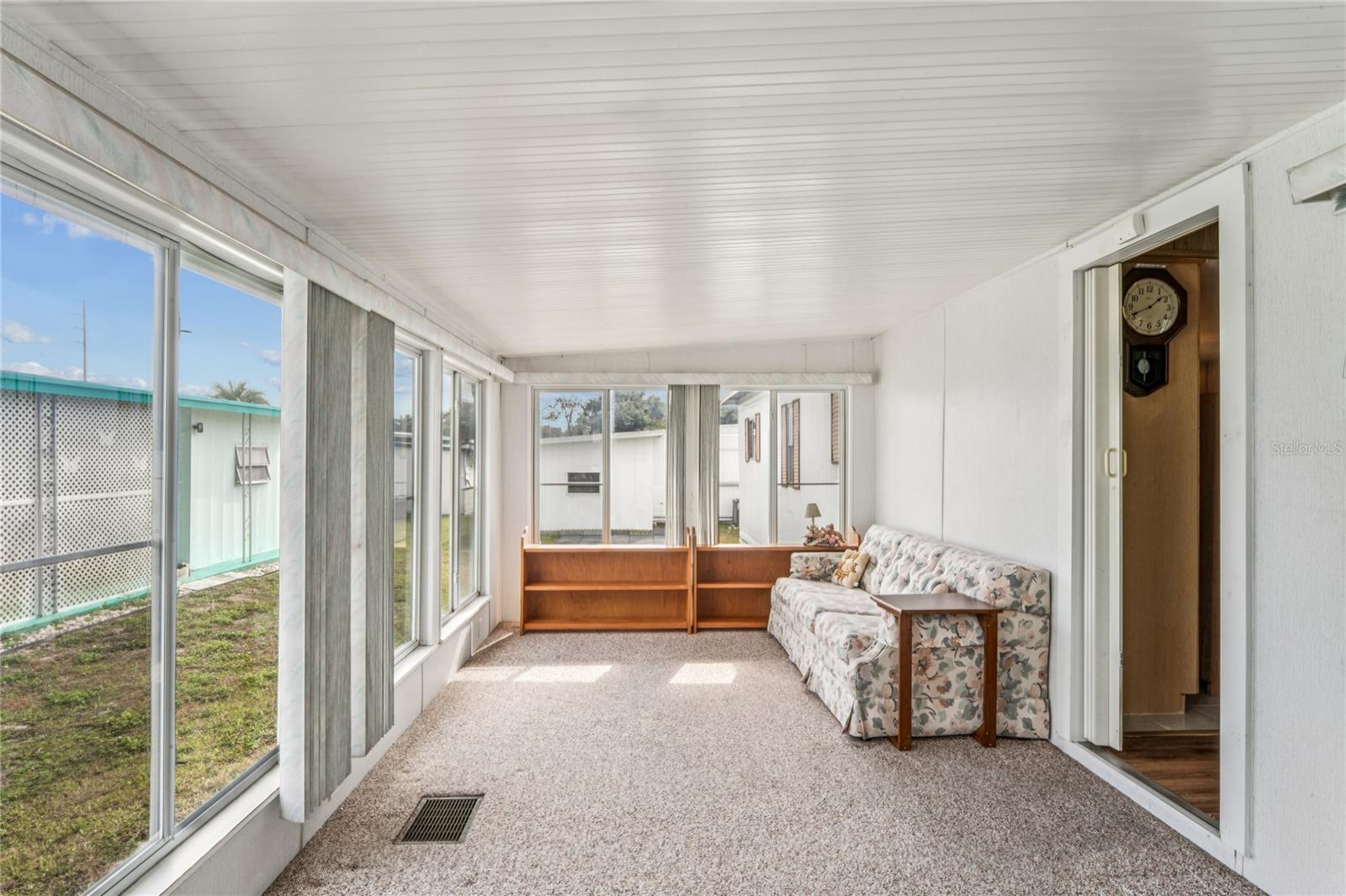 Listing photo id 6 for 38536 Remora Avenue