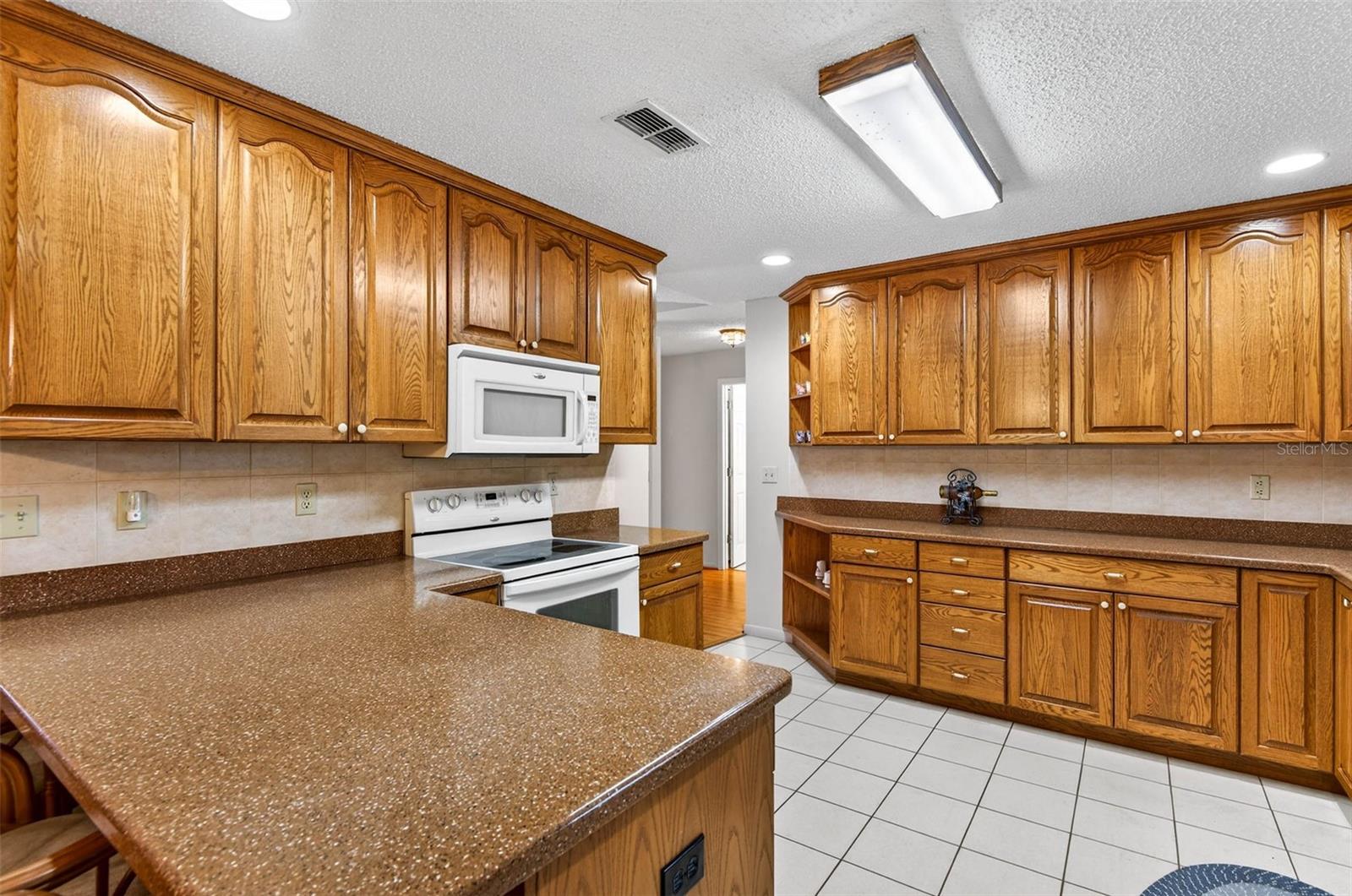 Listing photo id 12 for 37821 Willingham Avenue