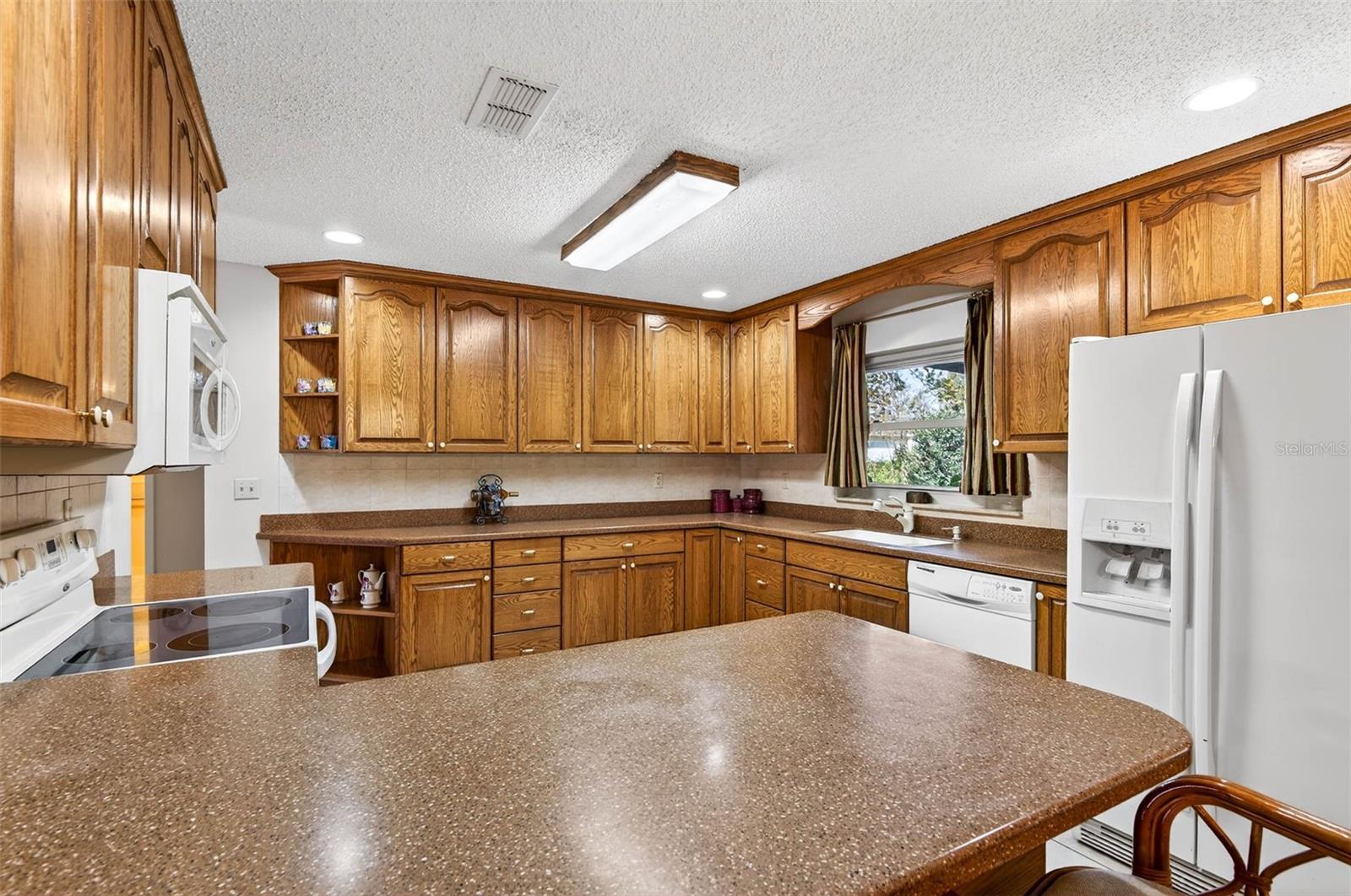 Listing photo id 13 for 37821 Willingham Avenue