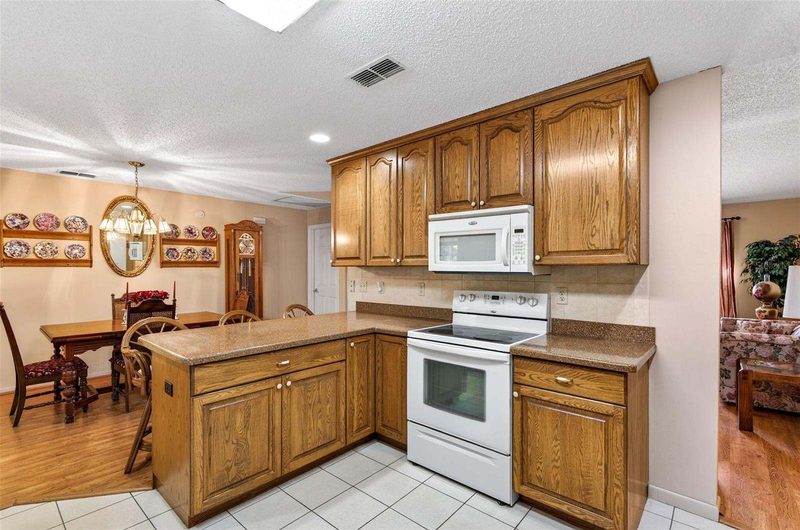 Listing photo id 14 for 37821 Willingham Avenue