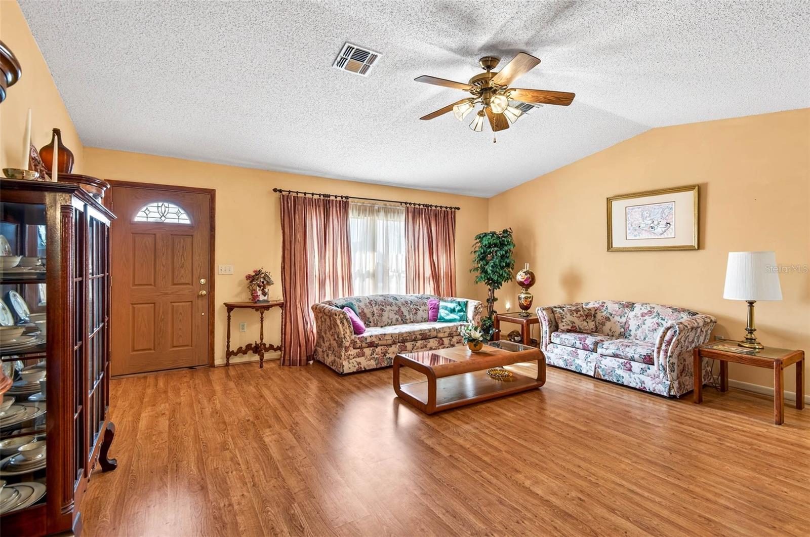 Listing photo id 4 for 37821 Willingham Avenue