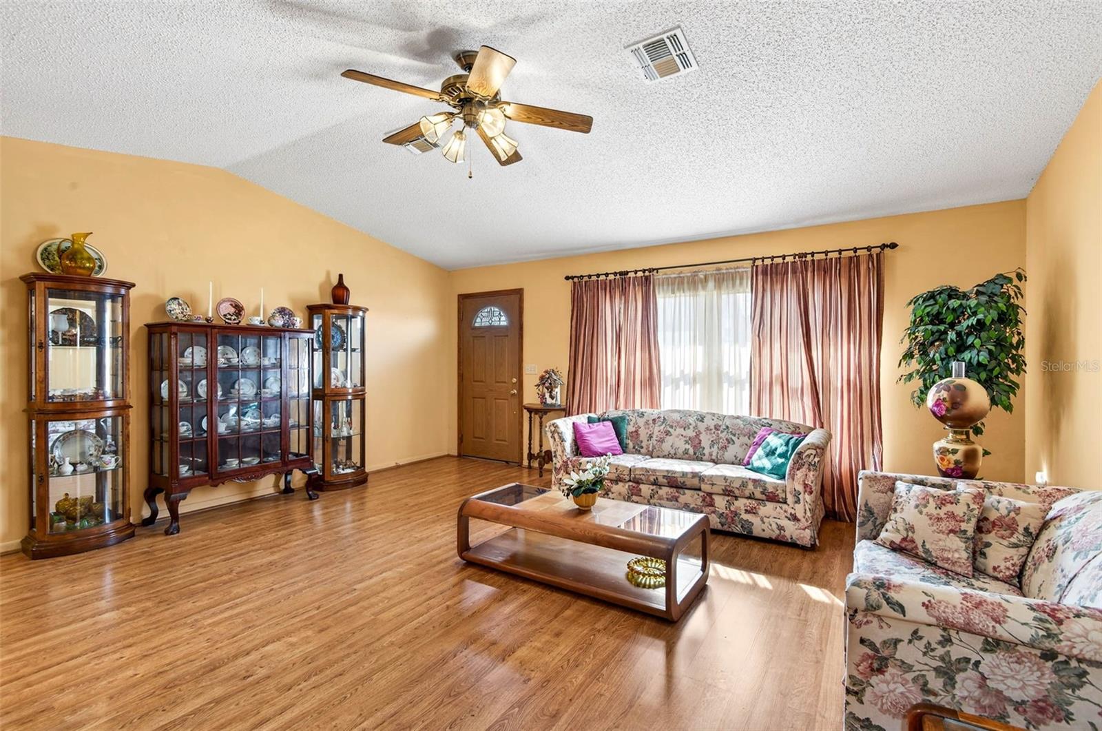 Listing photo id 5 for 37821 Willingham Avenue