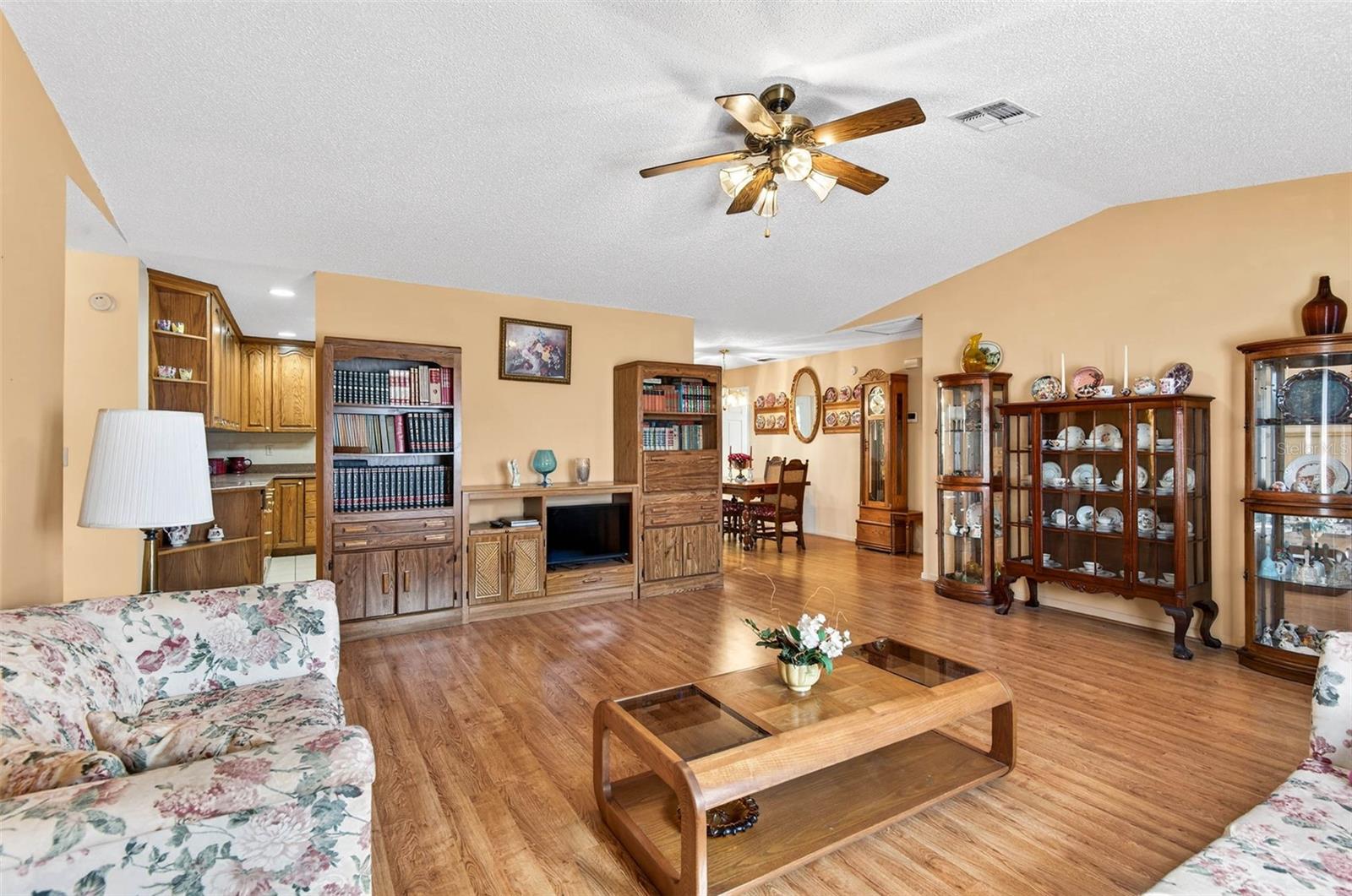 Listing photo id 6 for 37821 Willingham Avenue