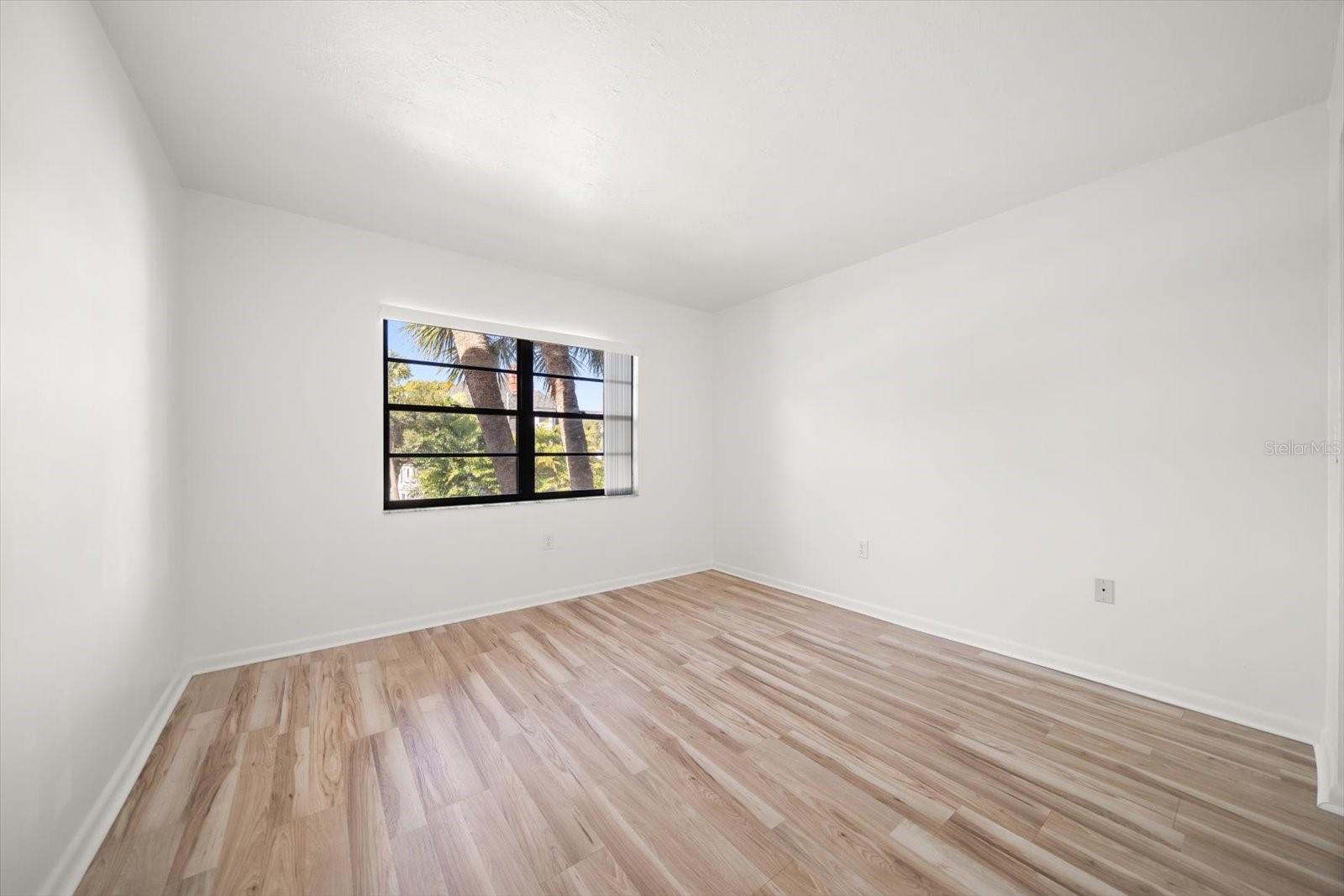 Image 10 of 48 For 100 Grand Boulevard 205