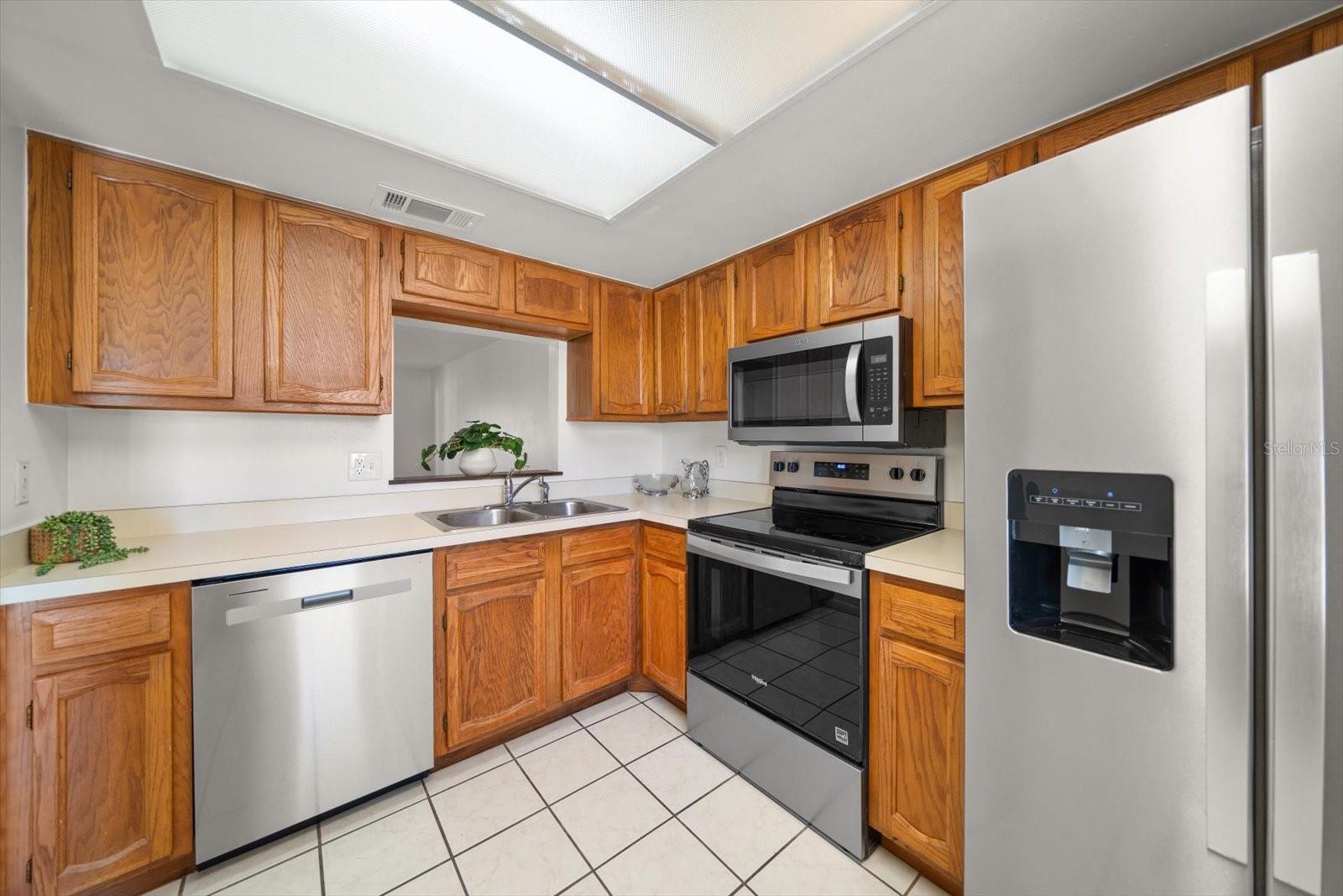 Image 27 of 48 For 100 Grand Boulevard 205