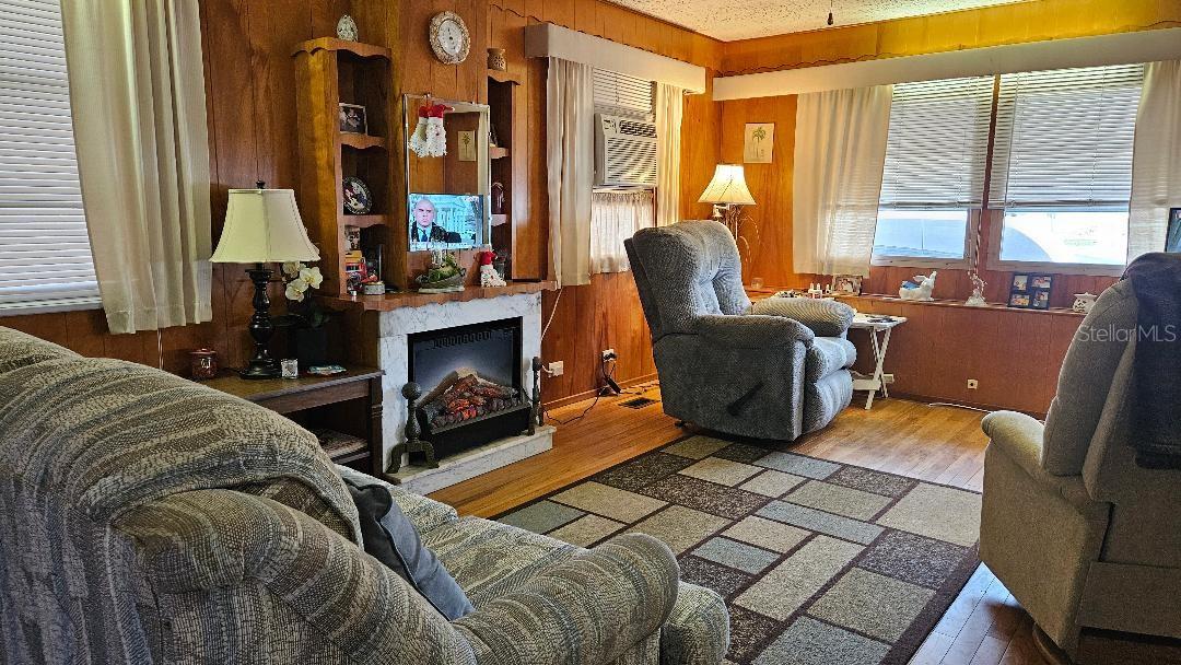 Image 8 of 18 For 8300 Seminole Boulevard 338