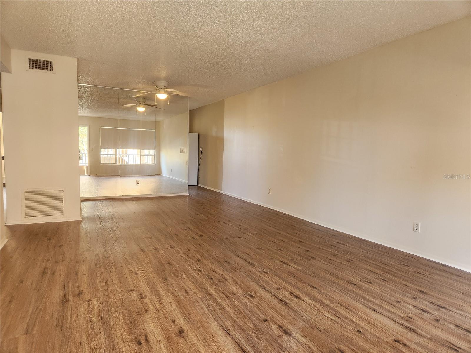 Image 2 of 24 For 2402 Ecuadorian Way 30