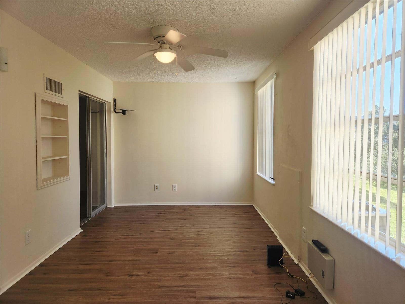 Image 6 of 24 For 2402 Ecuadorian Way 30