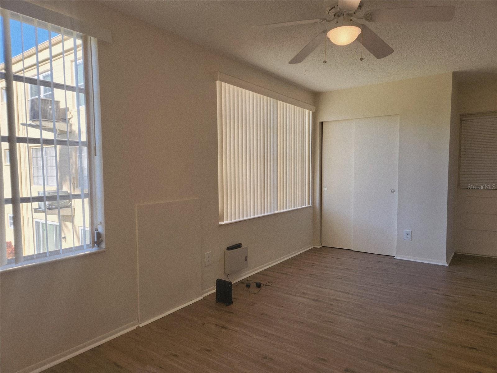 Image 7 of 24 For 2402 Ecuadorian Way 30