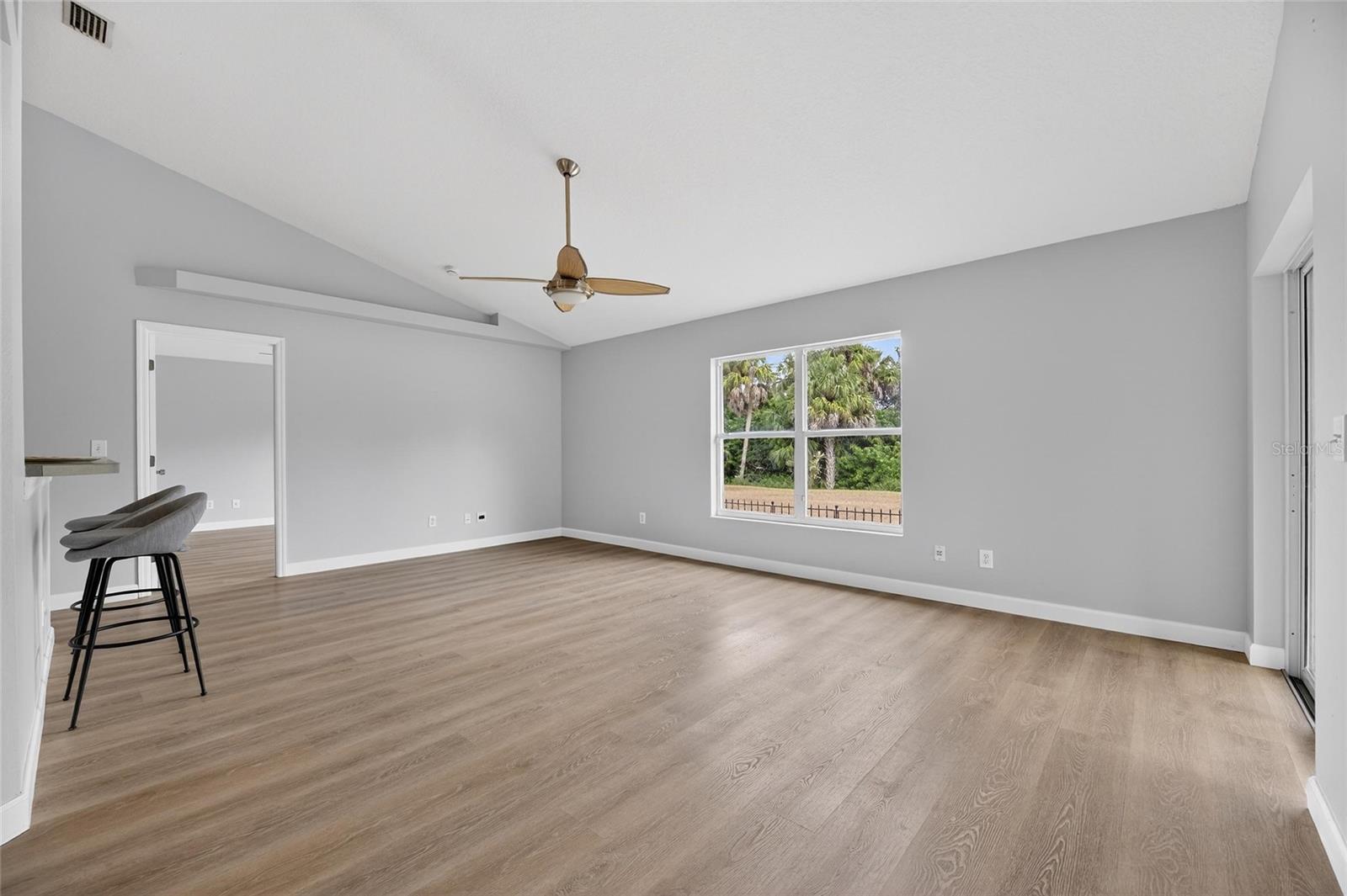 Image 21 of 37 For 7134 87th Lane