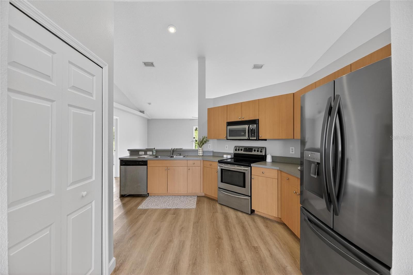 Image 6 of 37 For 7134 87th Lane