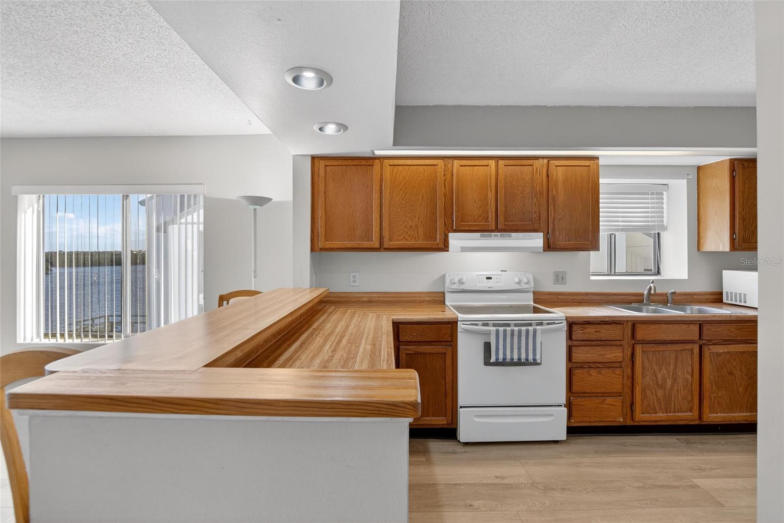 Image 12 of 95 For 813 Bahia Del Sol Drive 34